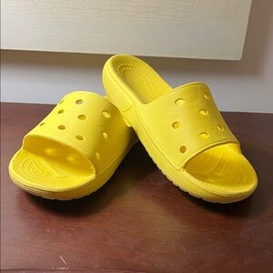 Yellow Slides / Flip Flops Size 6